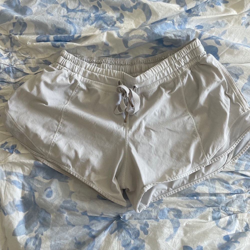 Lululemon Hotty hot shorts 4inch size 8